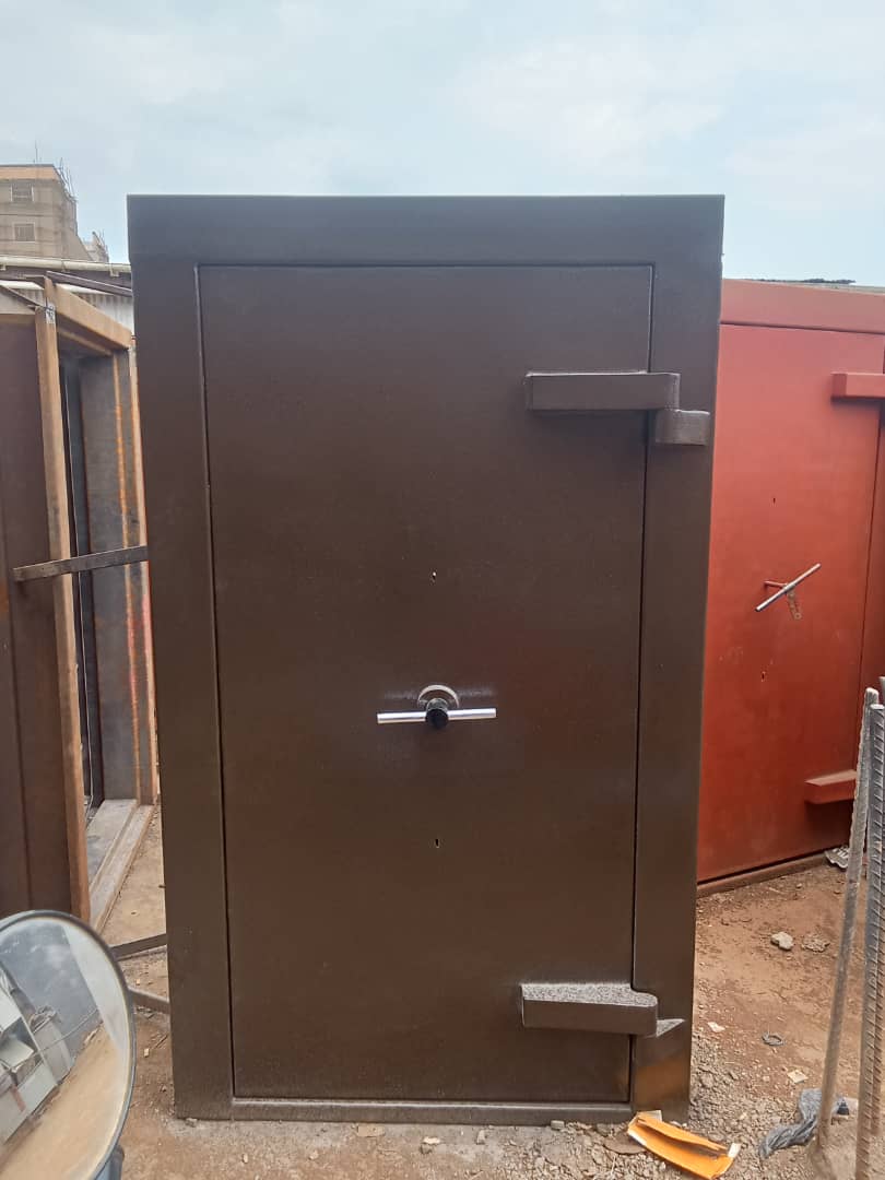 steel heavy-duty strong vault door